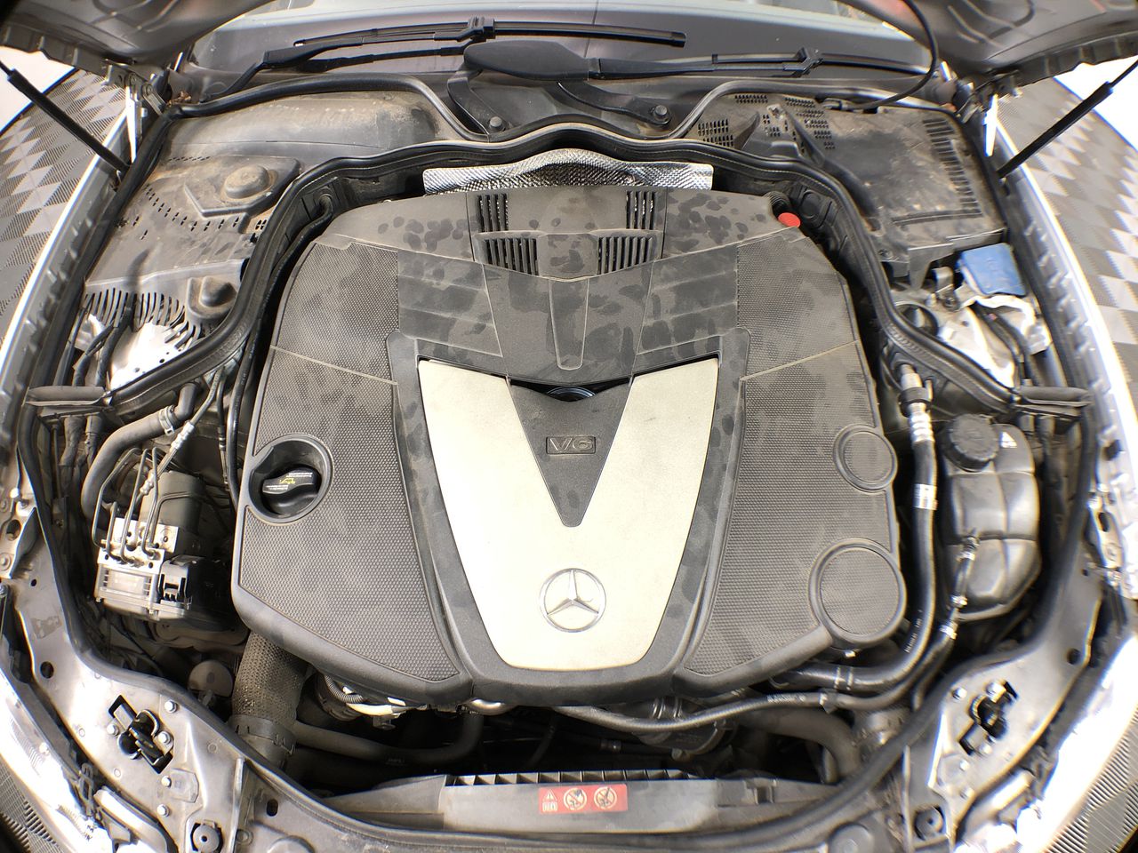 AMAZON BASICS Pet Car Booster Bucket Seat, 46 x 46 x 41 cm, Grey.