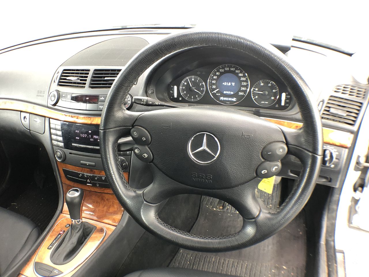 AMAZON BASICS Foldable Metal Wire Dog Crate with Tray, Single Door, 55cm Le