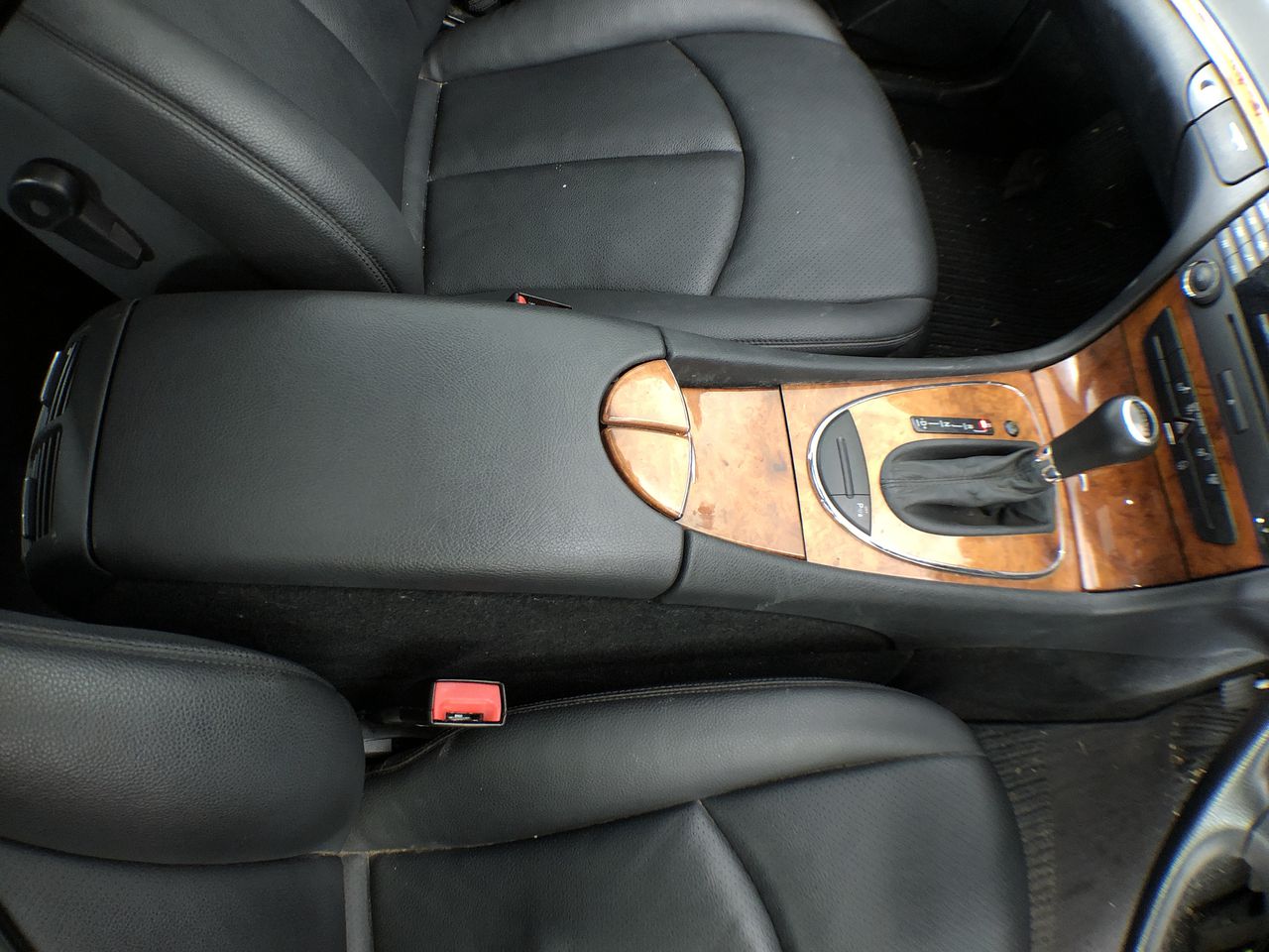 Pack of 100pc AMAZON BASICS Dog and Puppy Pee Pads with Leak-Proof Quick-Dr