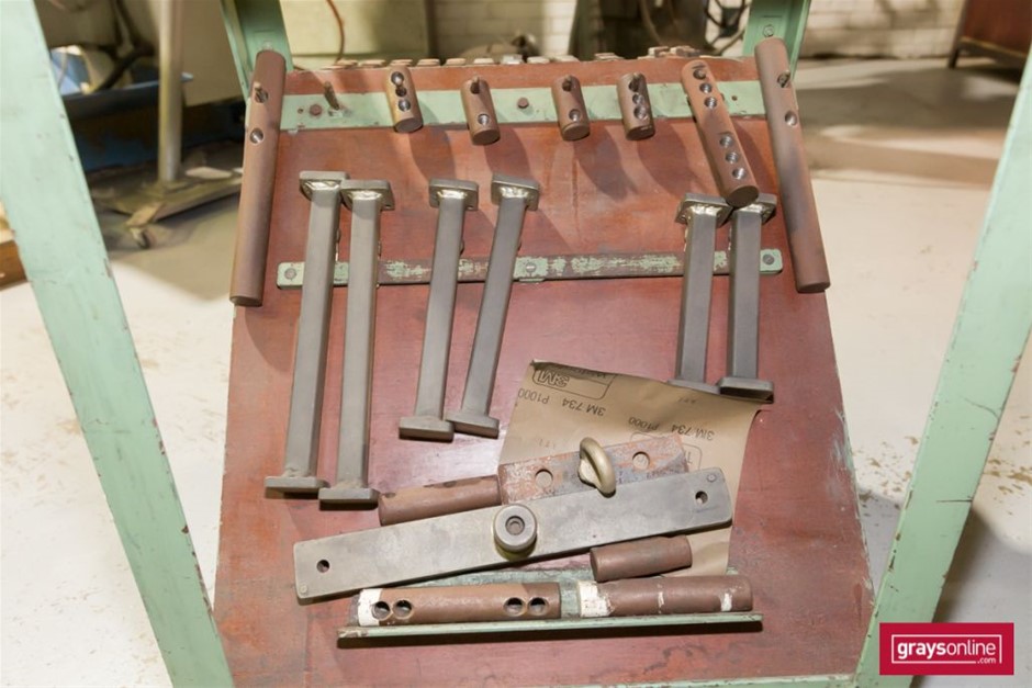 TEFAL Ultragliss Plus Steam Iron, 2800W, 50g/min Steam Output, 260g/min Ste