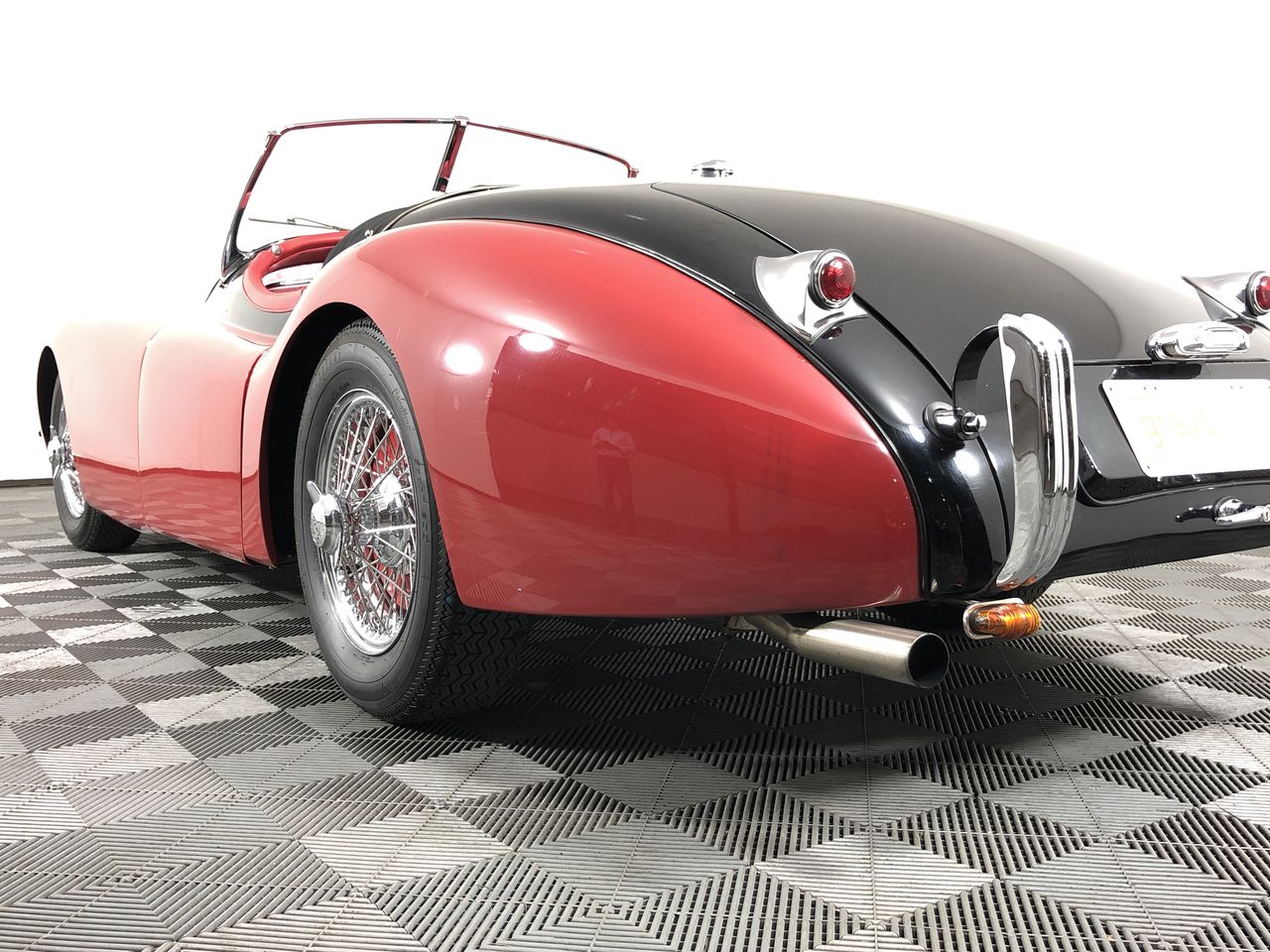 <p>Toolex Mobile Tool Trolley with Top Cabinet</p>