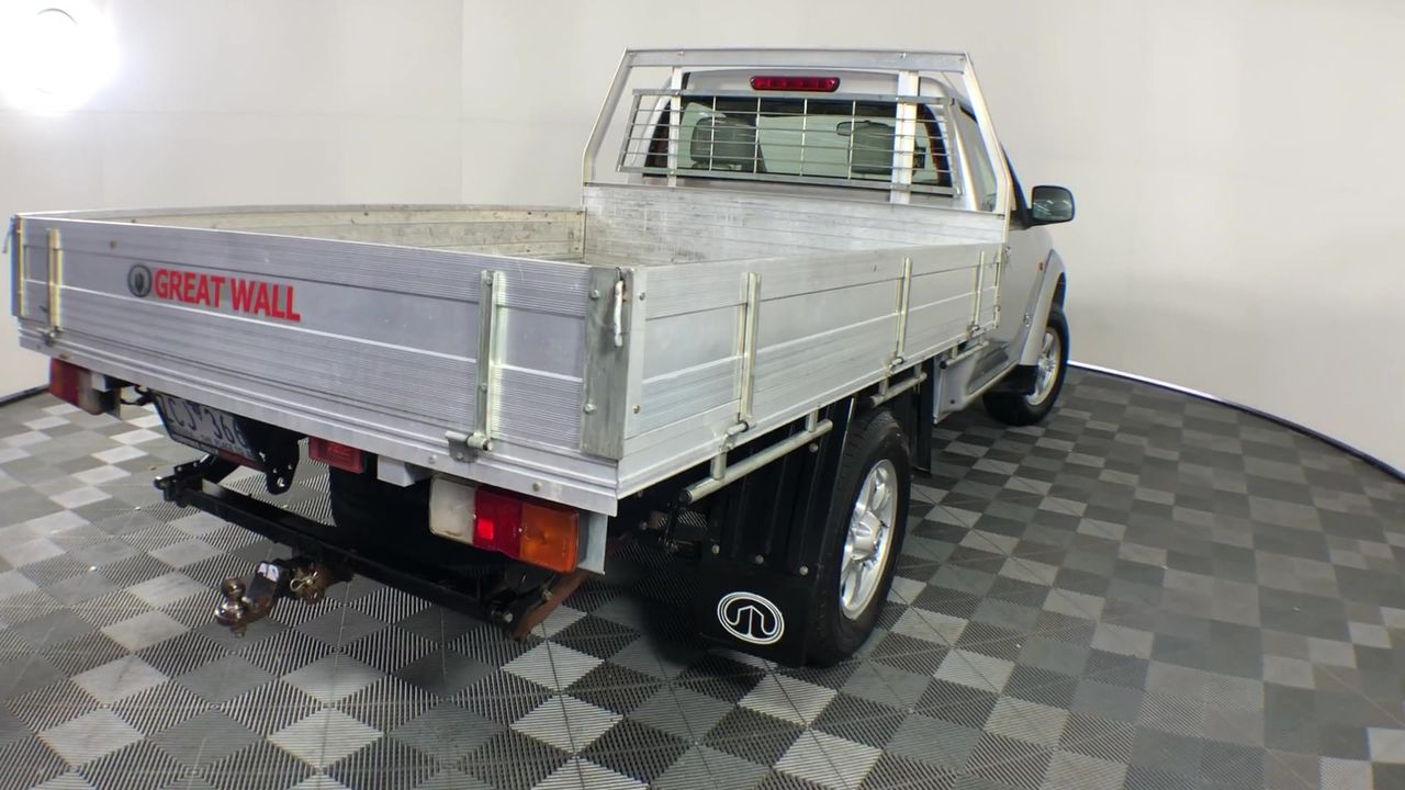 Stunning 18ct Heavy Yellow Gold Plated Simulated Diamond Round Pendant