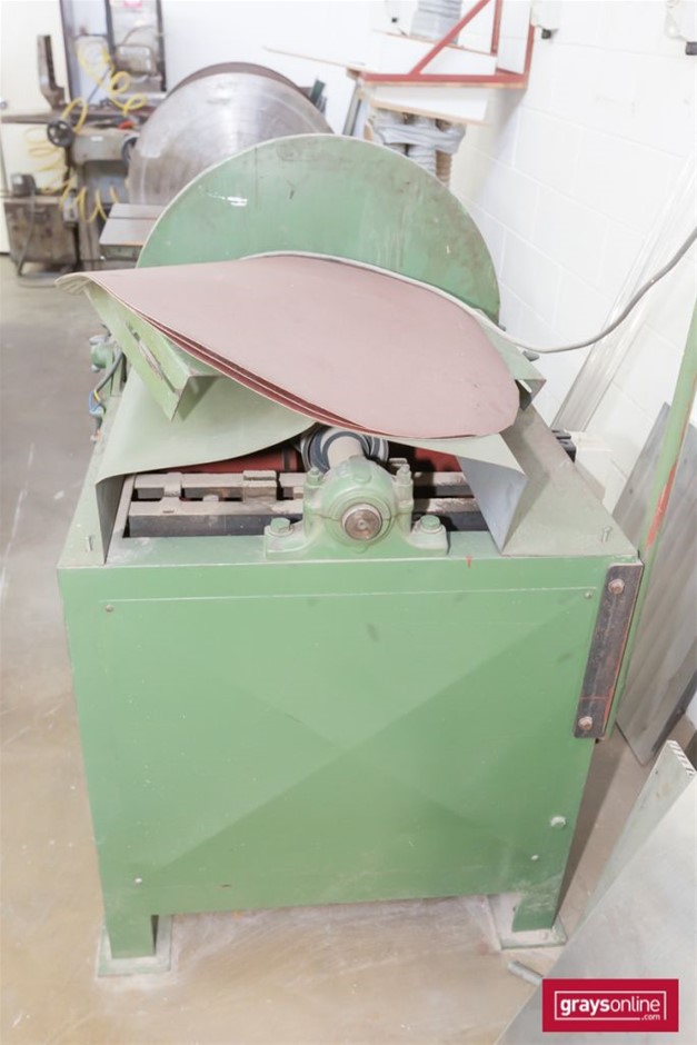 Midea 9kg Front Load Washing Machine White MF200W90WB/W. NB: used.