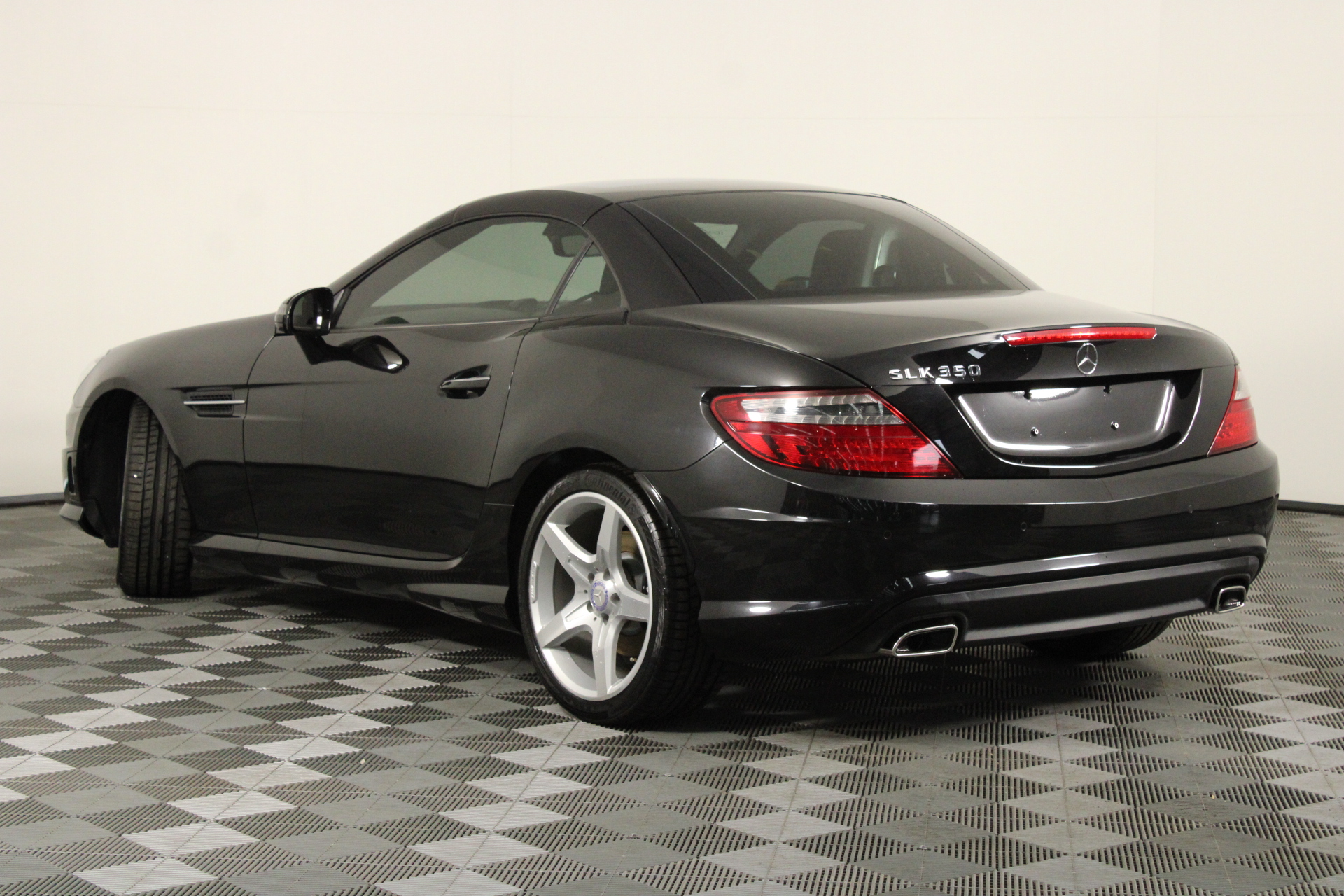 0.07 carat round 2 white diamond, 1g silver bar x 2, 0.04 white diamond