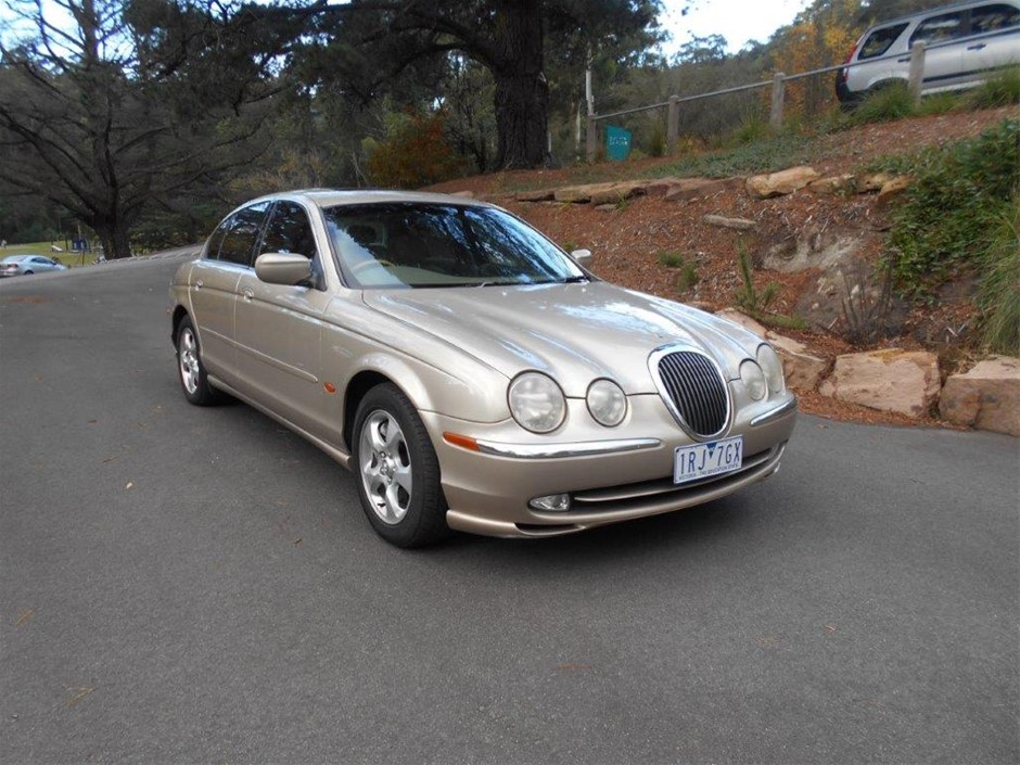NED KELLY UNIQUE BOXED SET OF 1 GOLD INGOT & PISTOL - FINISHED IN 24K GOLD