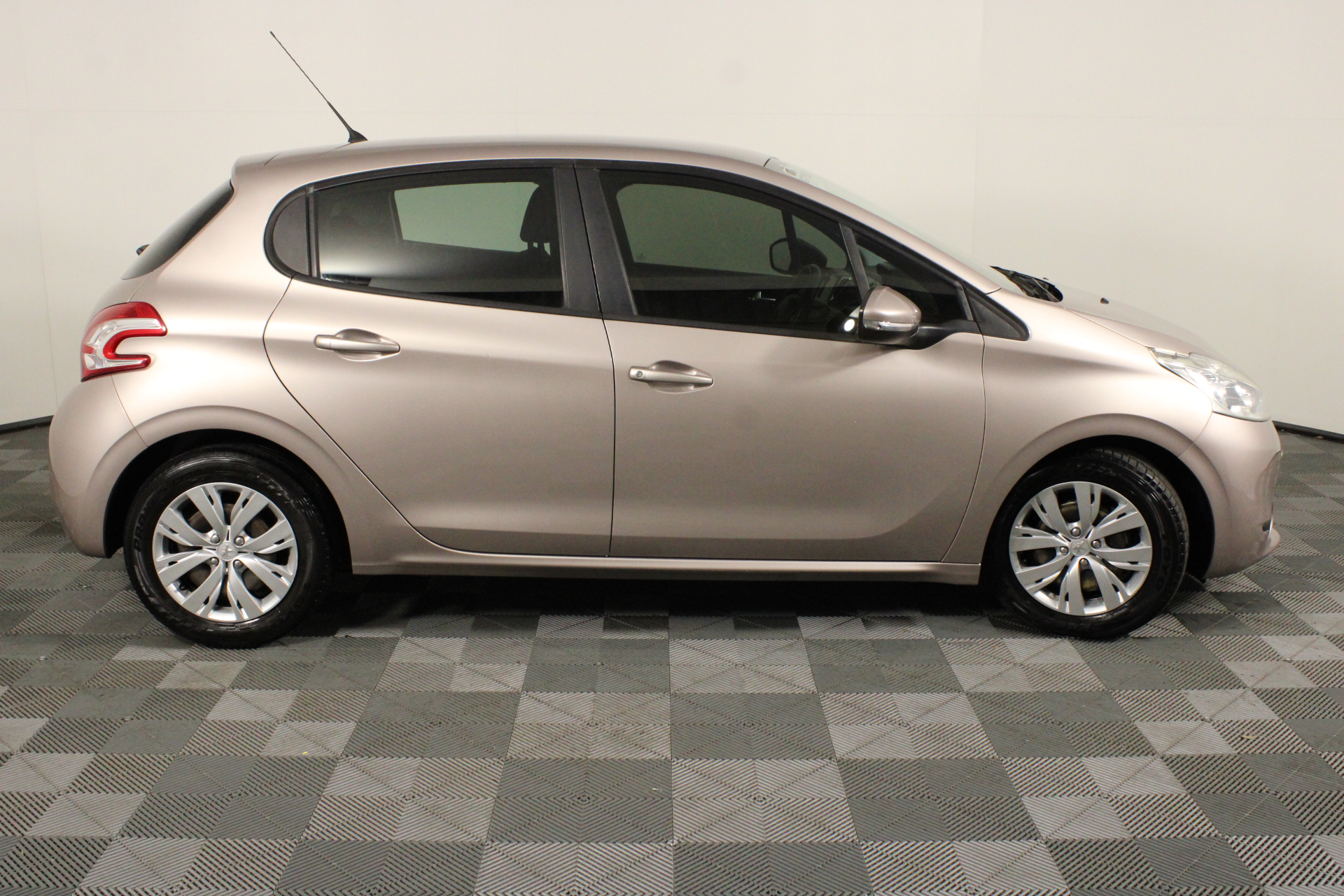 One Kilo of Australia KGV/King George VI/Queen Elizabeth