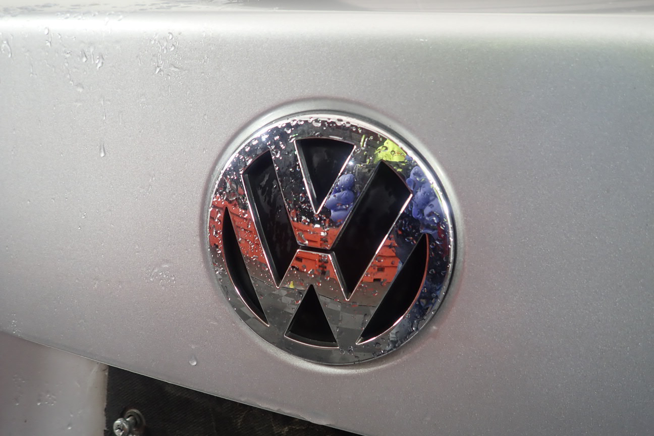 By The Vineyard Mixed Pack Pinot Grigio & Chardonnay (12x 750mL). SEA.