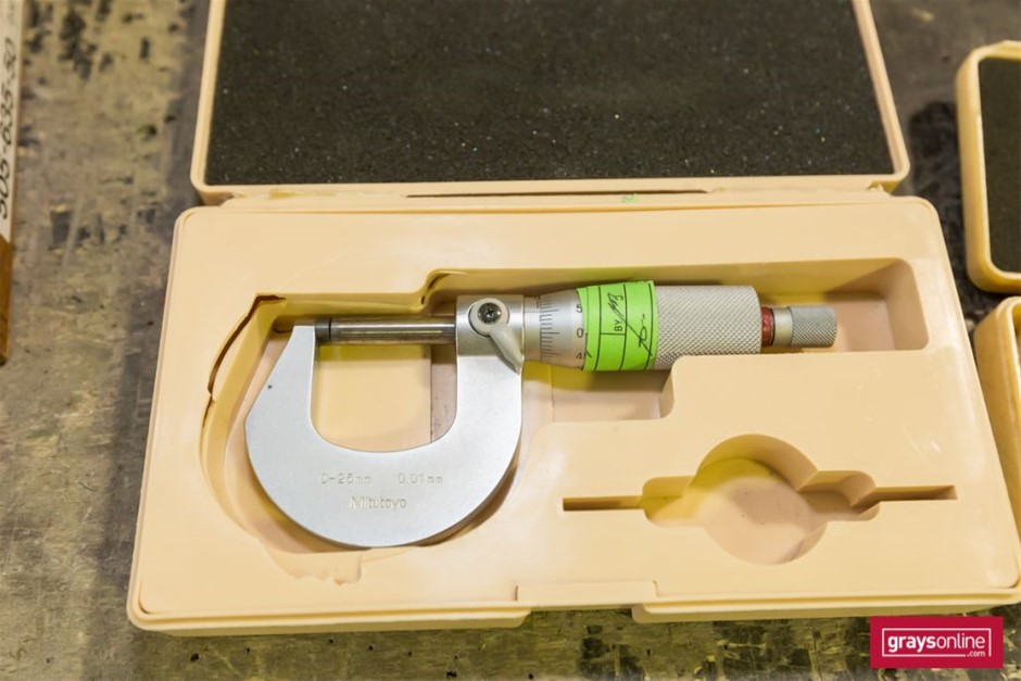 Figaro Stainless Steel Holy Cross Bracelet (adjustable)