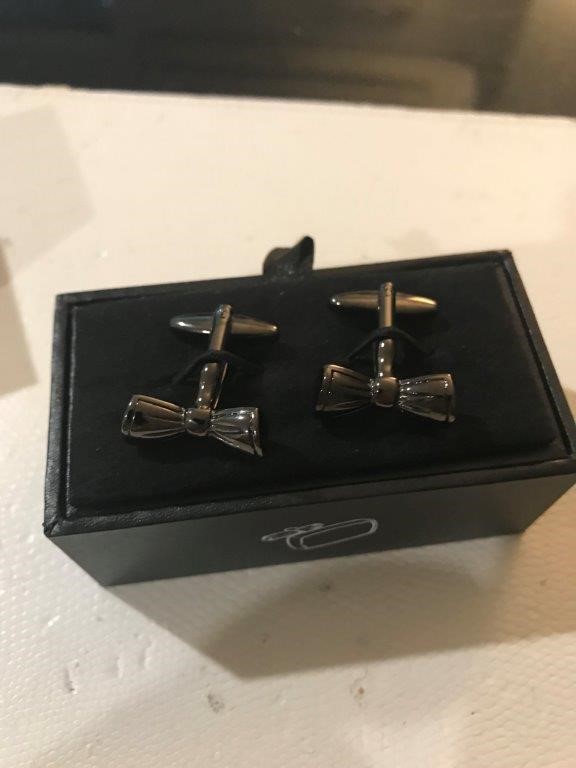 2 Carat round 2 white diamond each CVD Uncertified