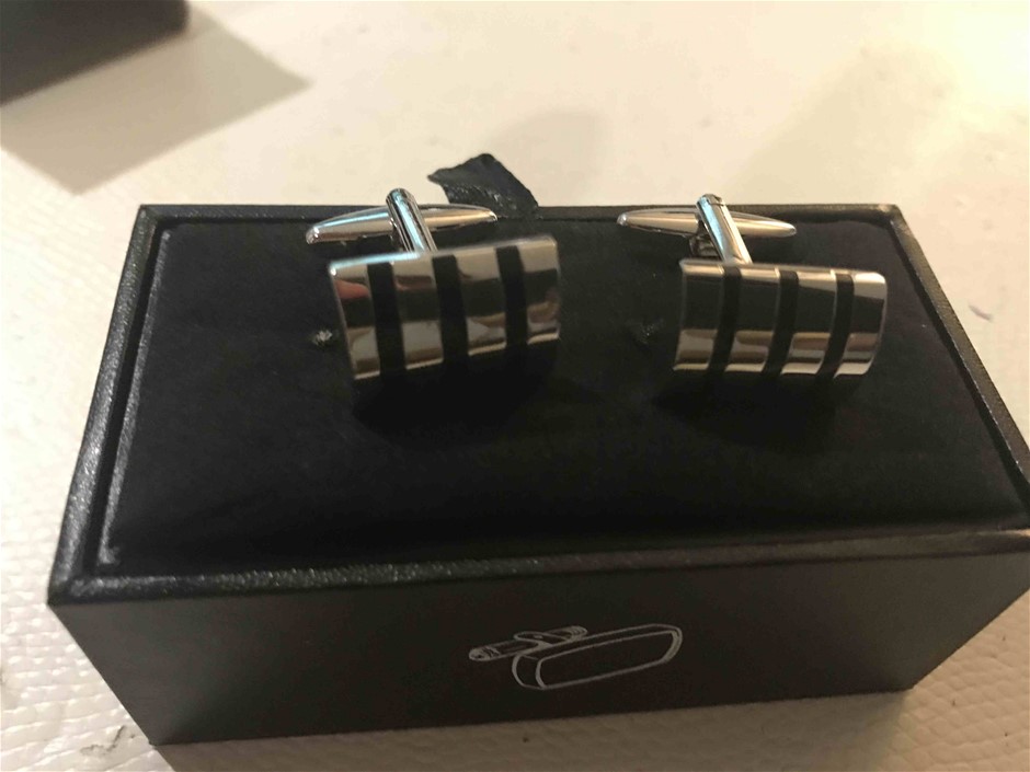 0.20 TCW yellow round various diamonds