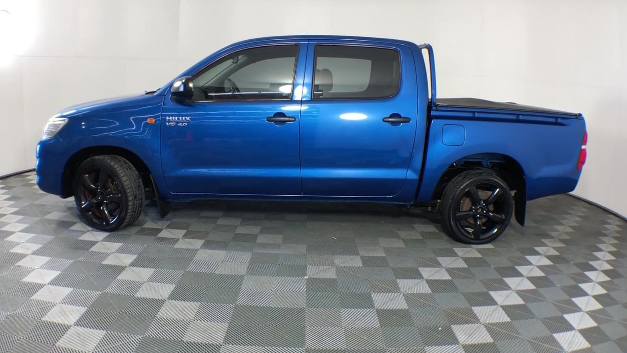 BIJ'OR - Purple Pearl Floral Necklace in Gold RRP $59