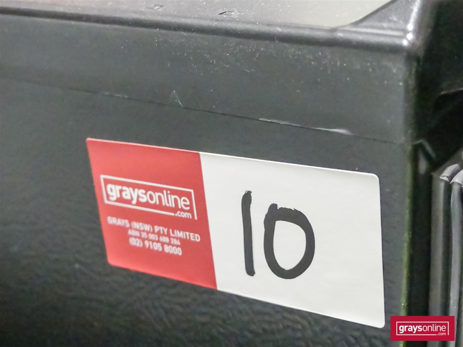 Reno Art Artist Palette & Reno Art Aluminium 6 Well Round Artist Palette