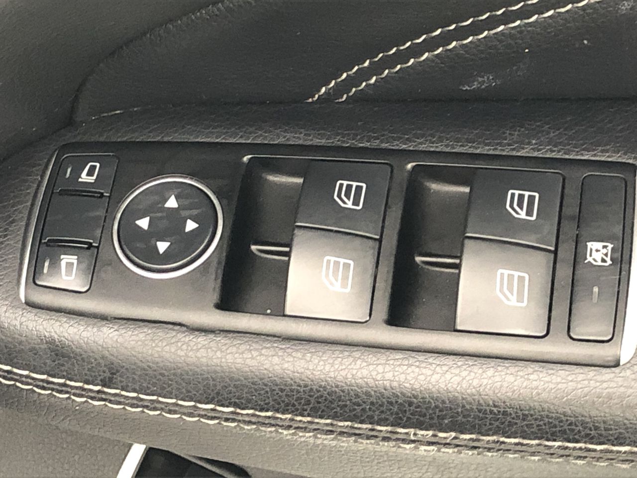 Lindeman's Gentleman's Collection Cabernet Sauvignon (6x 750mL).