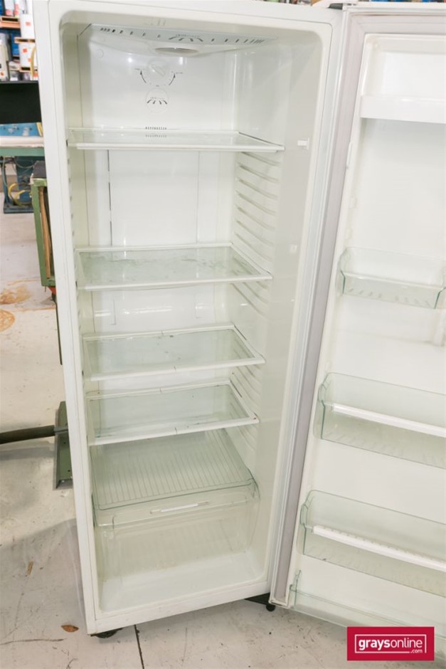 By The Vineyard Mixed Pack Pinot Grigio & Chardonnay (12x 750mL). SEA.