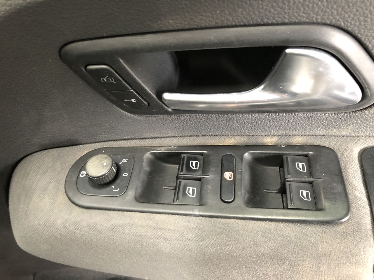 Nintendo Wii Remote Controllers And Nunchucks Assortment (Lot of 30)