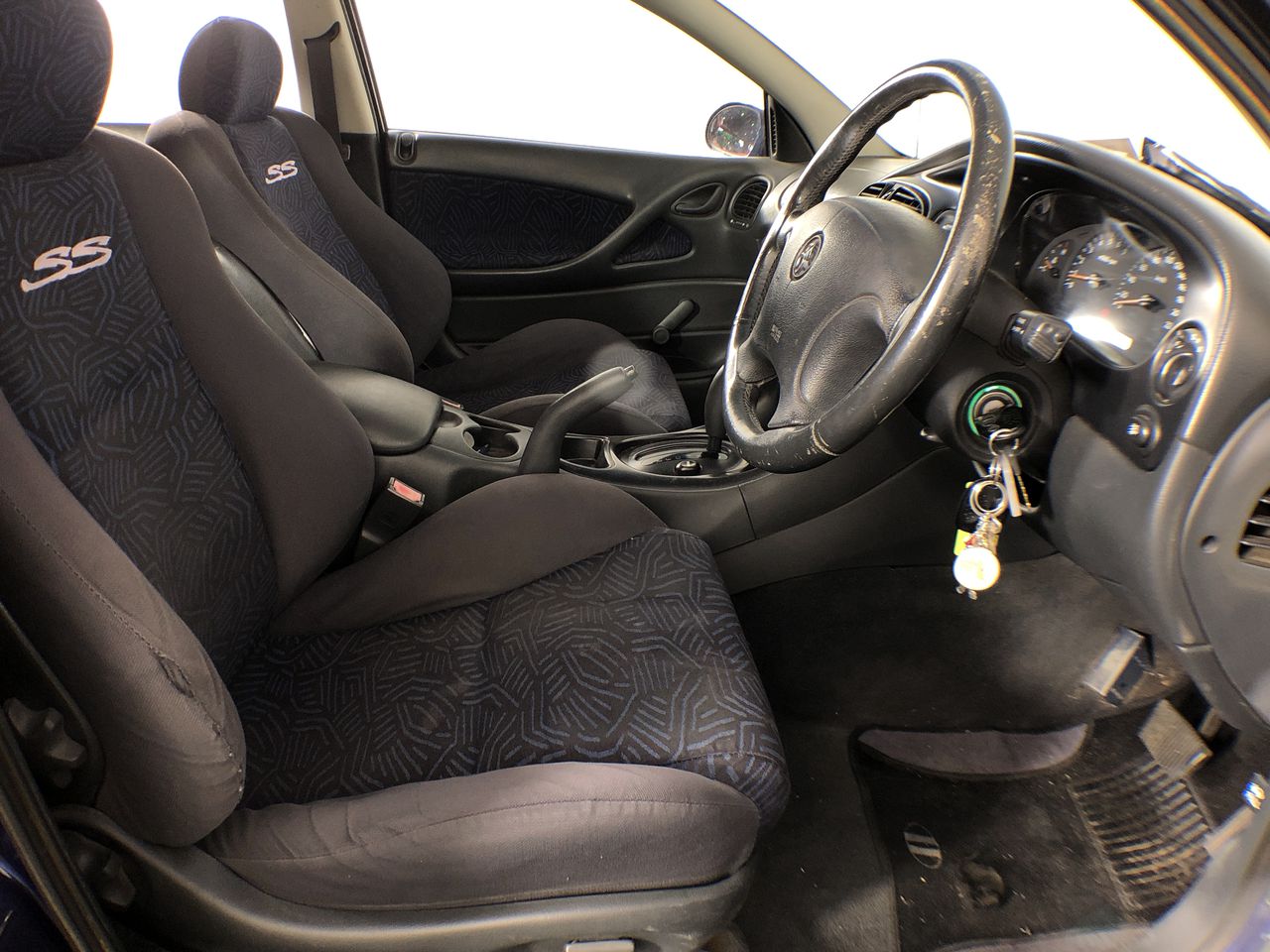 2 x SENSH Pipe Wrenches 200mm w/ Dip Grip Handles.