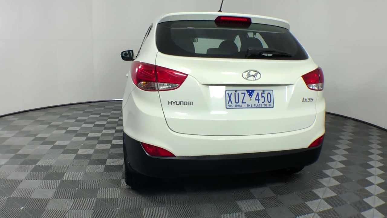 2016 UNC 50c HOLDEN HERITAGE COLLECTION HQ Kingswood COIN ON CARD