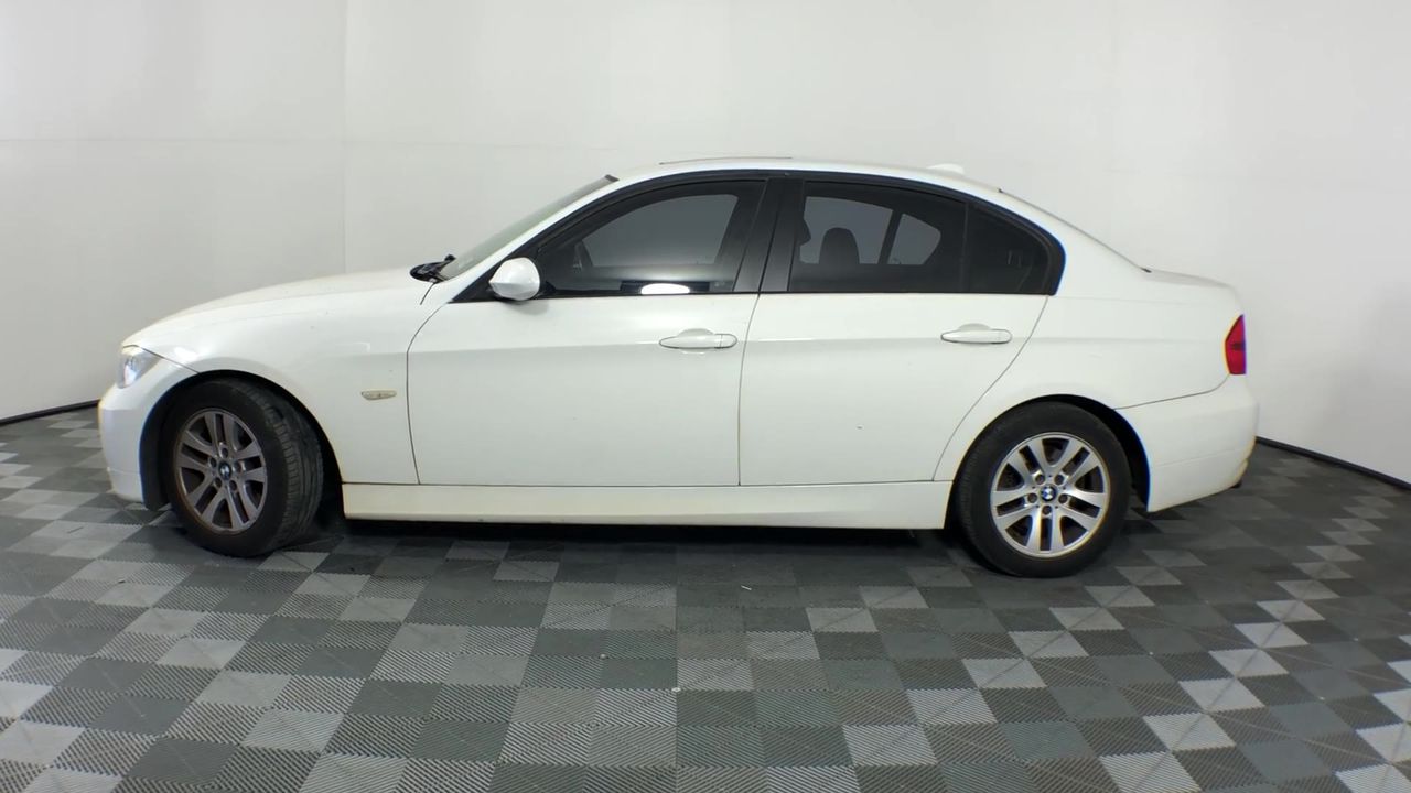 <p>2009 Nissan UD 6 x 4 Prime Mover Truck</p>