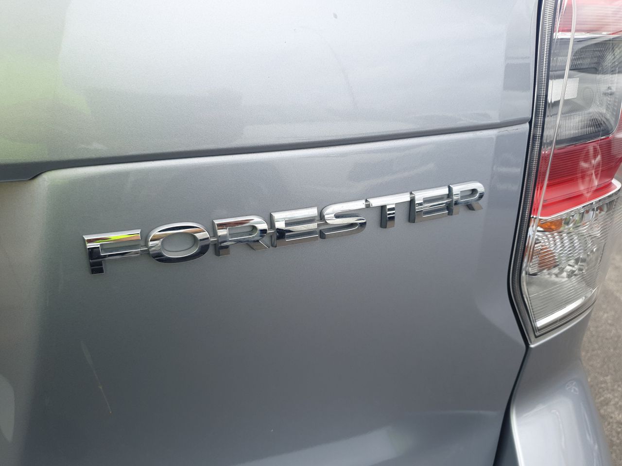 <p>2010 Mitsubishi Canter 4 x 2 Service Truck</p>