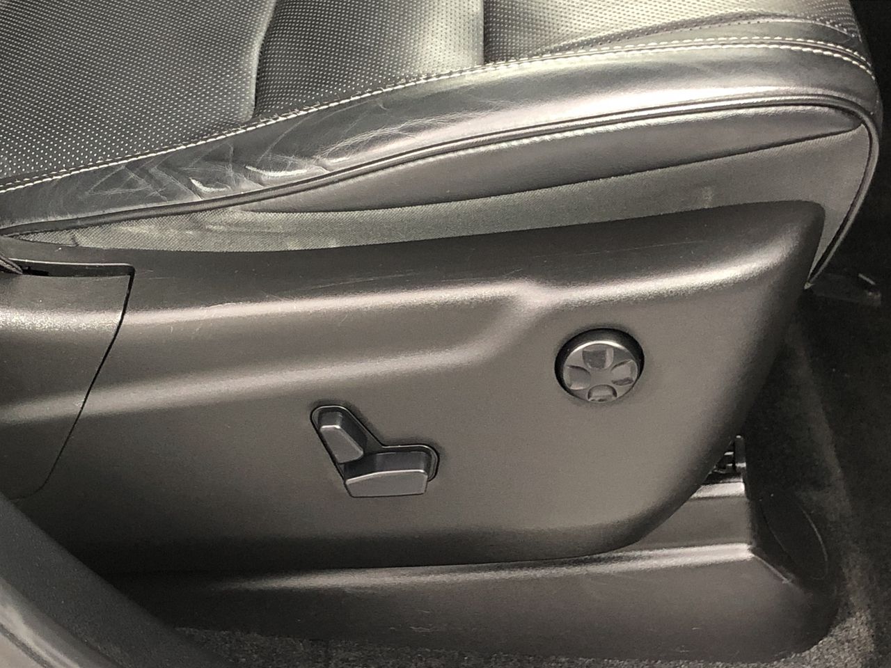 Solid 925 Sterling Silver 6mm Square Stud Earrings Featuring 2 Crystals