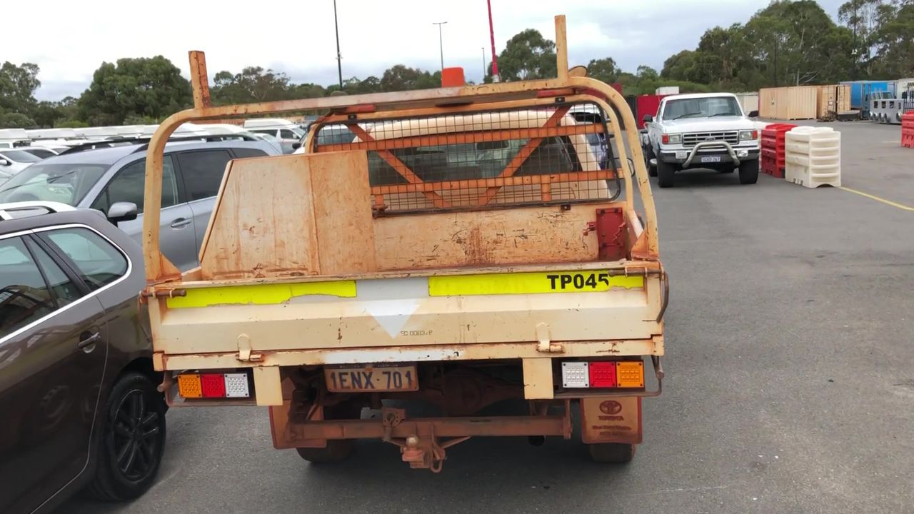 ADIDAS Men's TR-ES Woven Shorts, Size AU 2XL 7", HaloSilver/Black, JX2716.