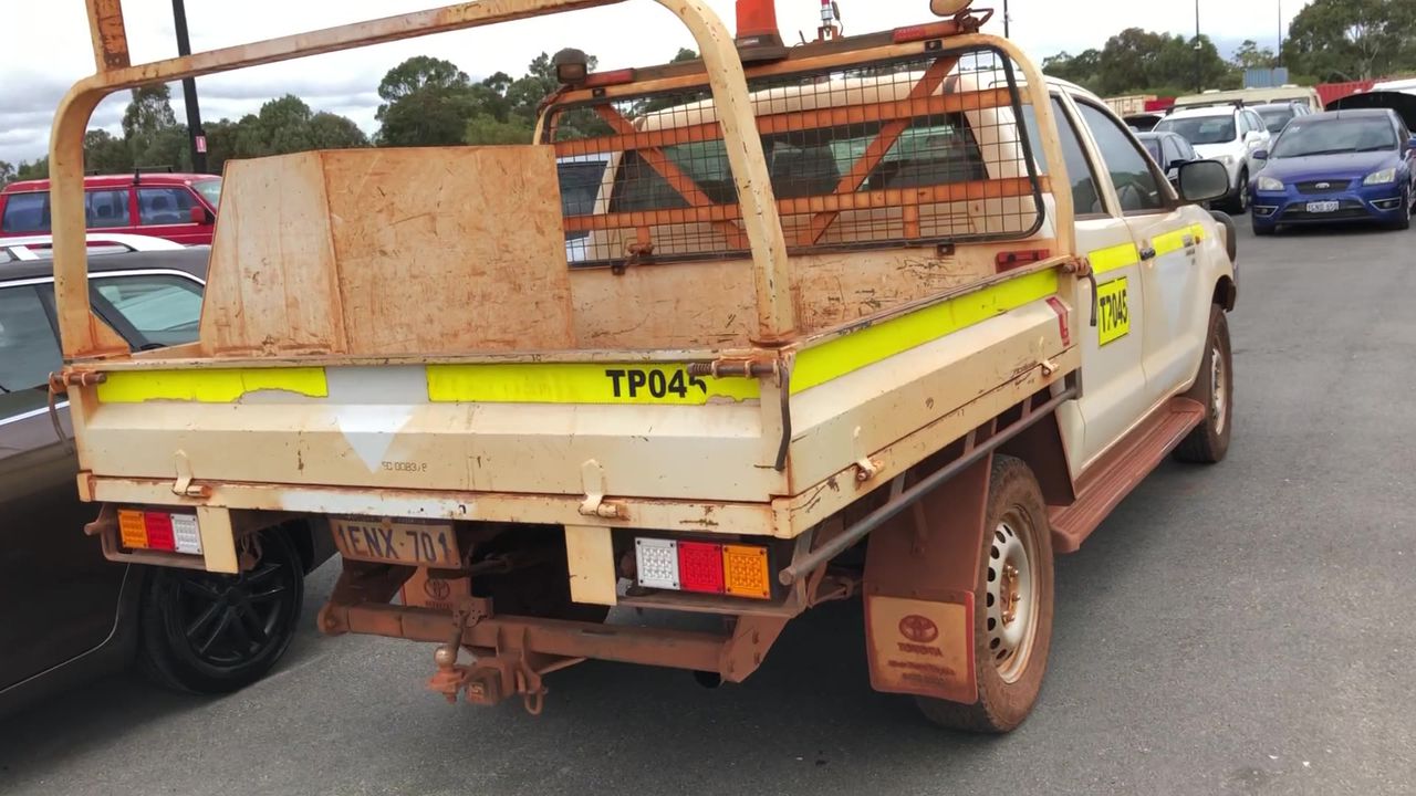 NAUTICA Men's Stripe Swim Short, Size S, Navy (4NV), NAT50225.  Buyers Note