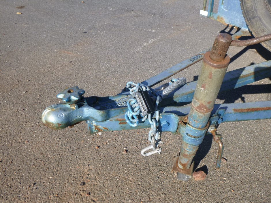 DKNY Men's Logo Tee, Size XL, 100% Cotton, Grey (GRY).  Buyers Note - Disco