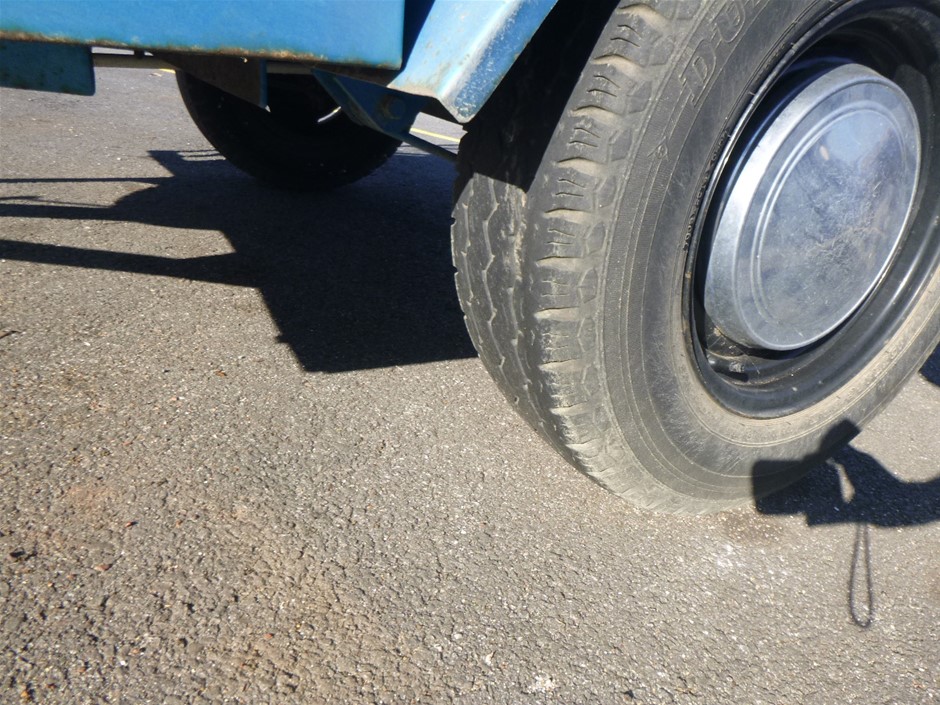 5 x GILDAN Men's A-Shirt Tanks, Size M, 100% Cotton, Black. RRP: $49.  Buye