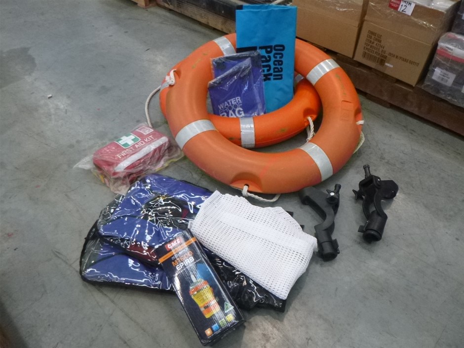 DR. MARTENS Unisex 1461 3-Eye Oxford Shoe, UK 7/US M8W9, Dark Brown Crazy H