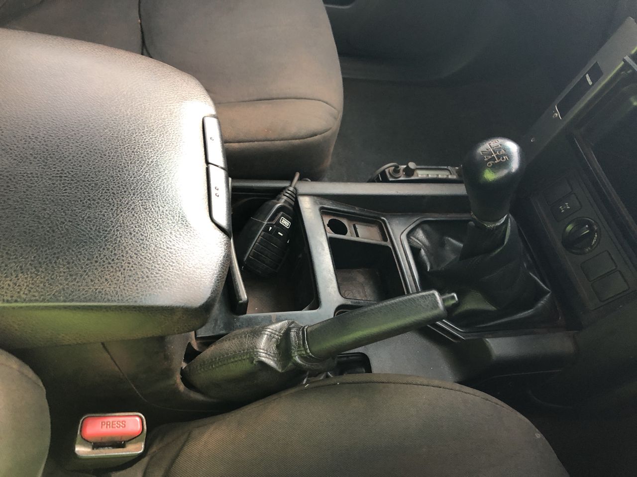 De Bortoli `Sacred Hill` Sparkling Brut NV (6x 750mL), Riverina, NSW.