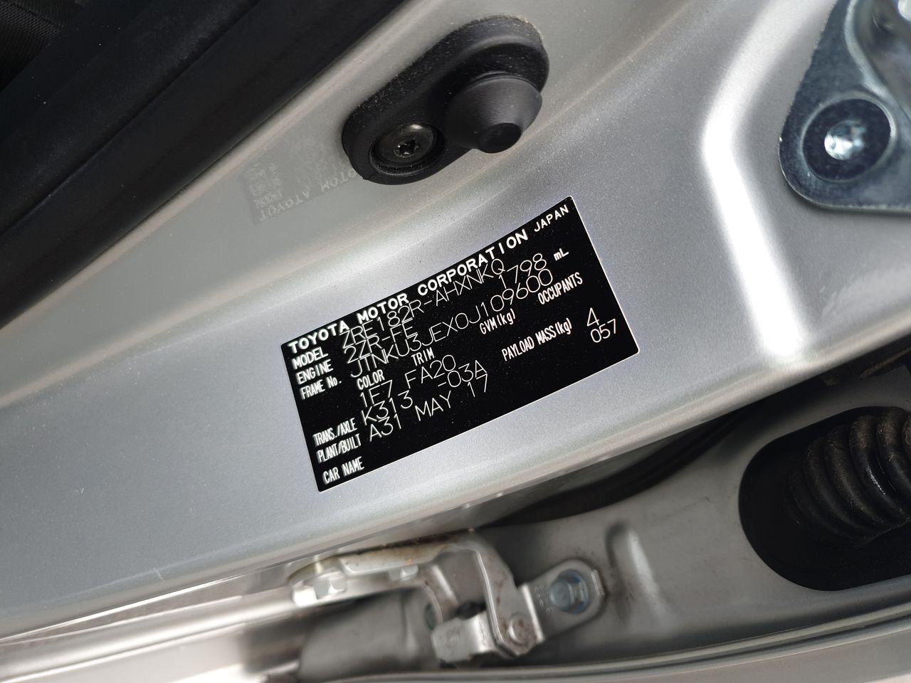 Vial full of Gold Leaf/Flake x 3