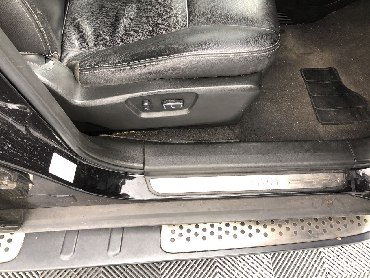 8mm Flower Jade & Antique Gold Buddha Charm Beaded Bracelet