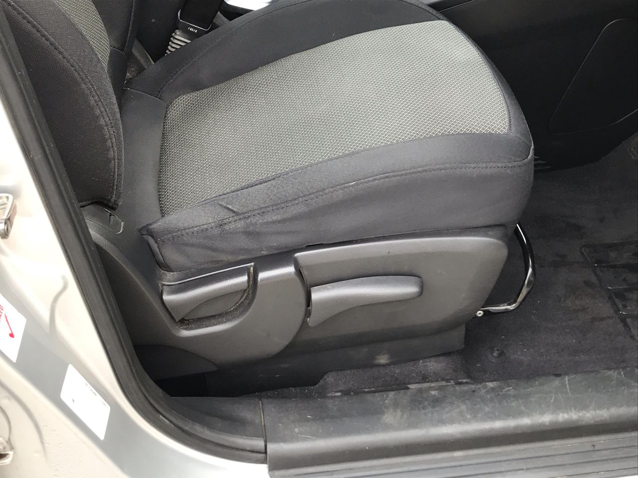 Pierre Delize Blanc De Blancs Brut NV (6x 750mL), France.