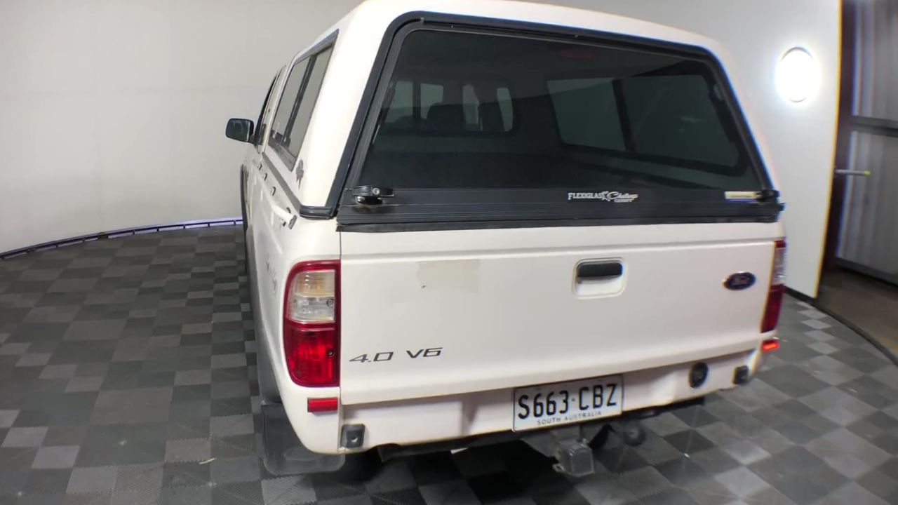 Australia: 2012 Two Dollars QEII Remembrance $2