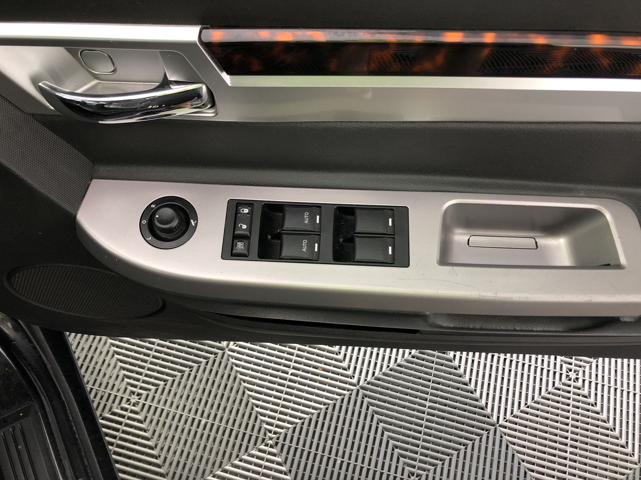 High Quality Simulated Diamond Men's Quartz Watch