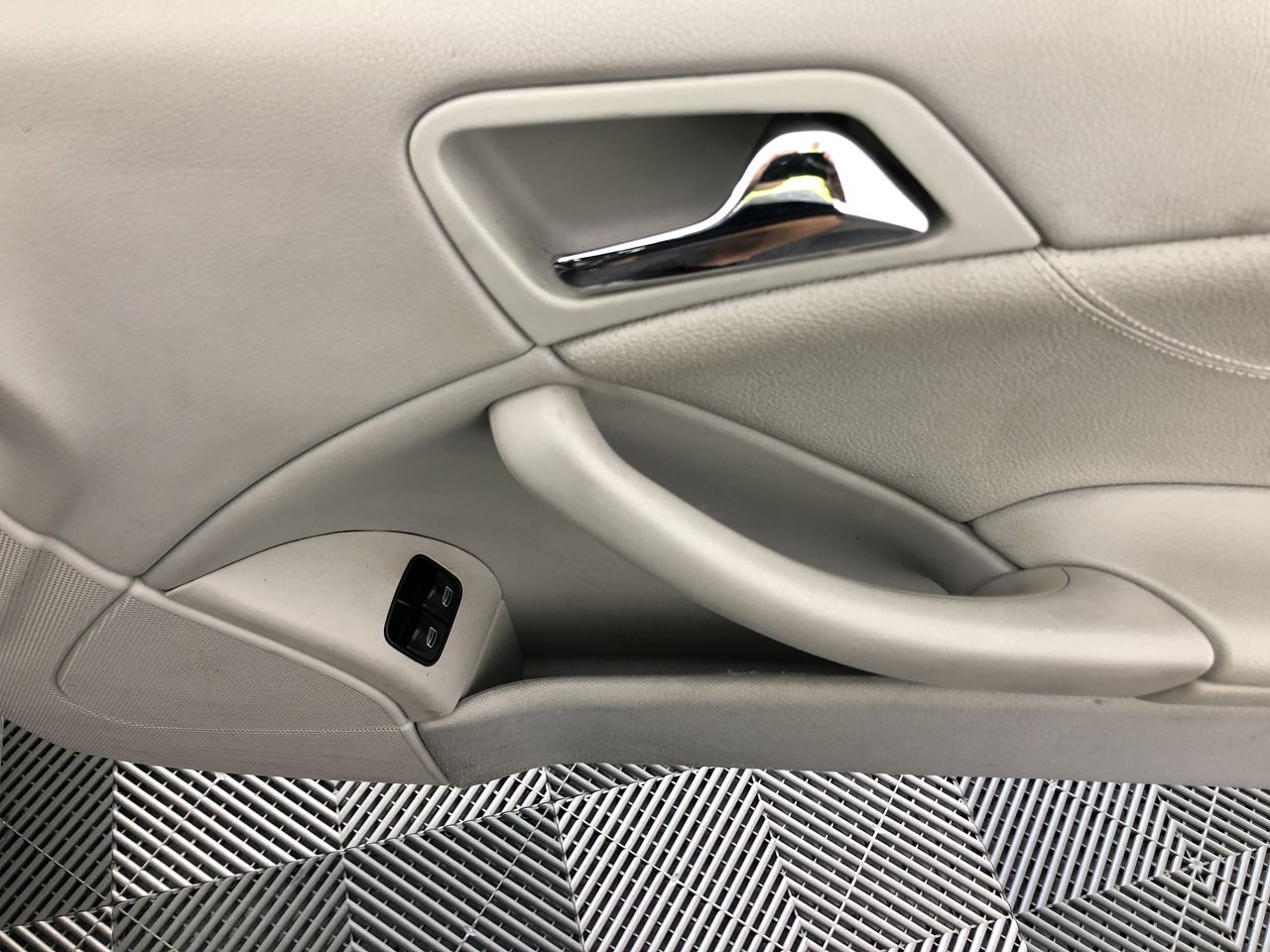 <p>2012 Work Structure Series 9 Triaxle Service Trailer</p>