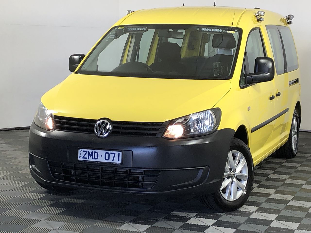 Malaysia 'Jade' Quartz & Swarovski® Crystal Real Platinum Plated Earrings