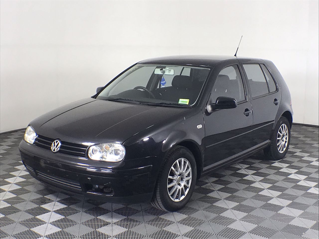 <p>Approximately 23 Fence Panels </p>