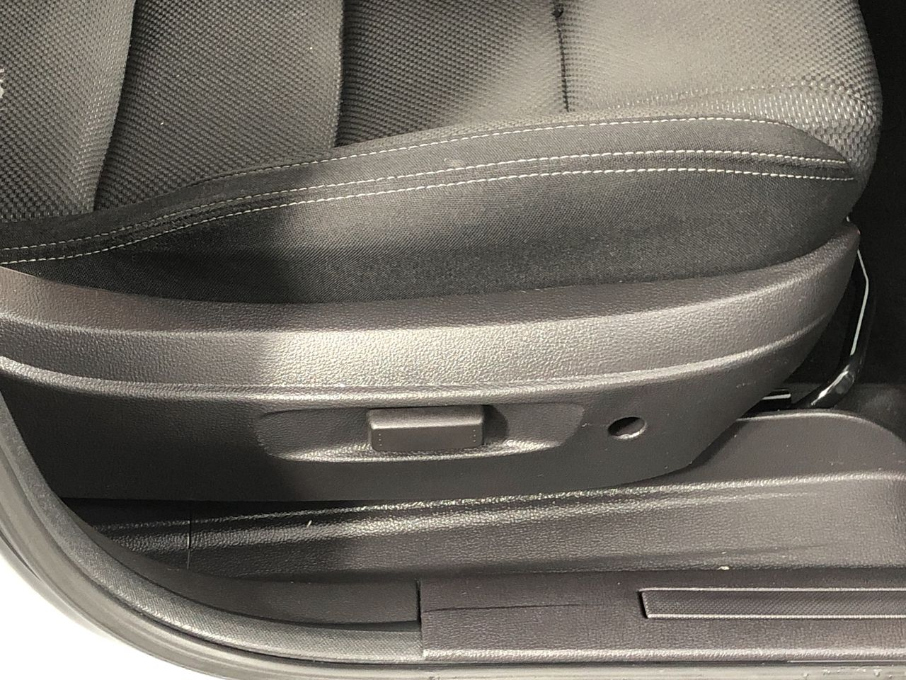 Pierre Delize Blanc De Blancs Brut NV (6x 750mL), France.