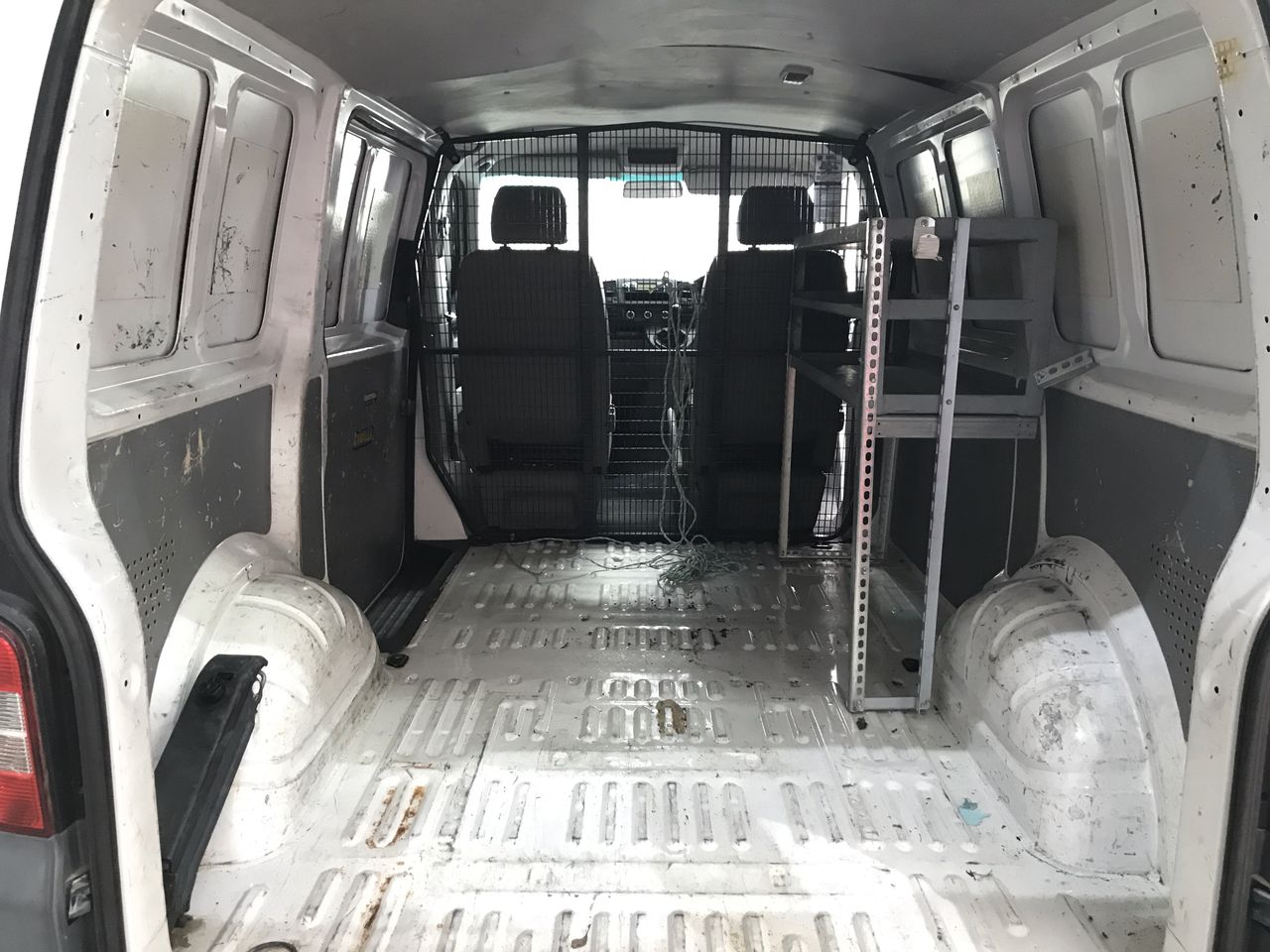 1.87ct a Pear cut Sapphire With AIG Cert. & 0.45ct 30 Stones Round Dia.