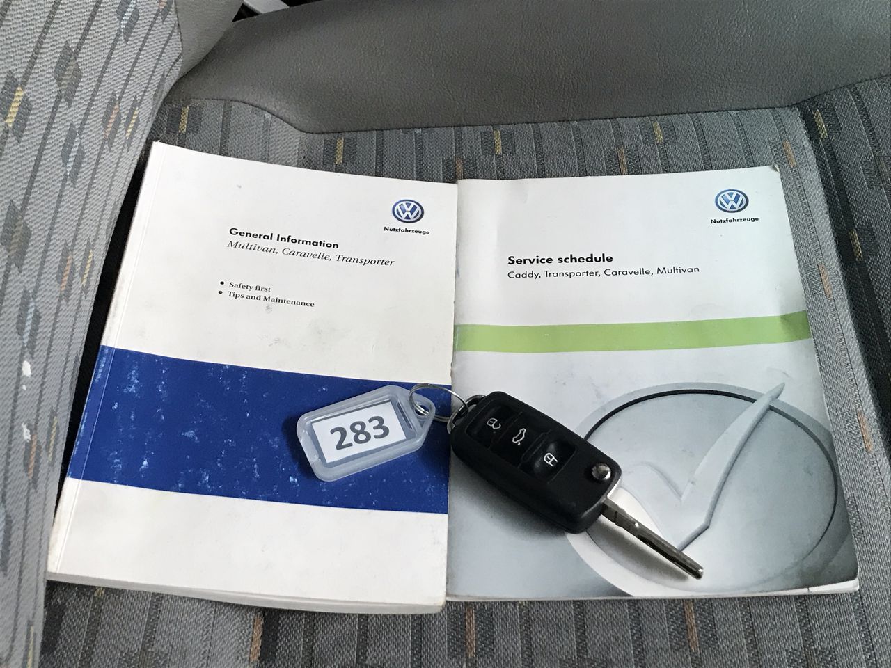 3.00ct an oval cut Tanzanite & 0.16ct 2 round brilliant cut Dia. G/SI Ring