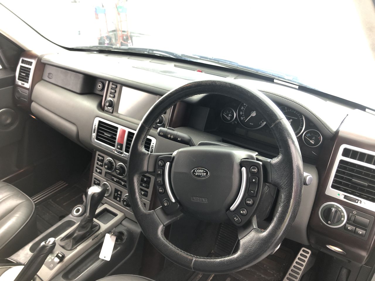 ORAL-B iO Series 3 Rechargeable Electric Toothbrush, White. NB: Minor use,