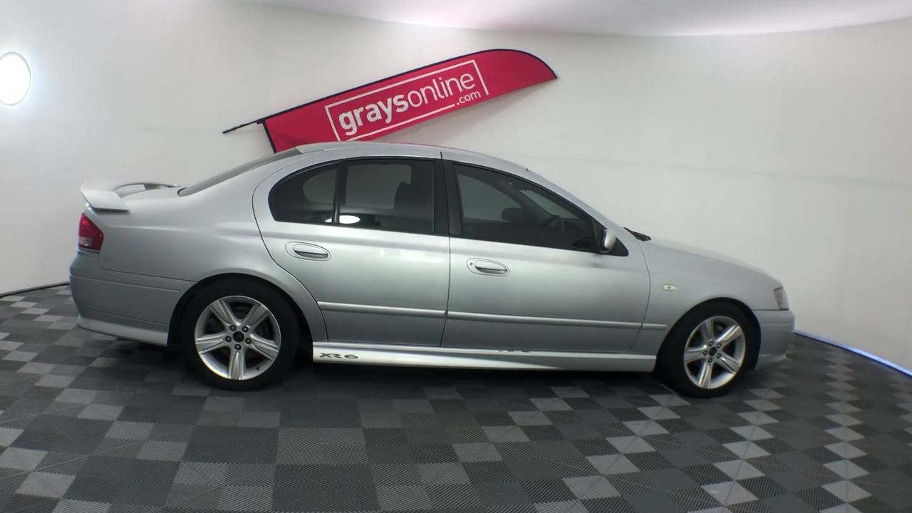 18ct Gold Plated 6mm Stud Earrings Featuring 2 Crystals by Swarovski®