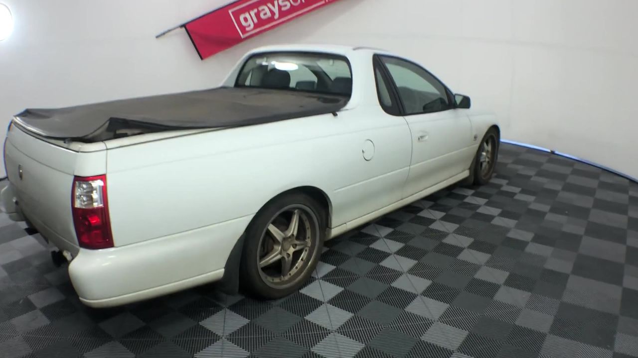 Solid 925 Sterling Silver 8mm Round Pendant a Crystal by Swarovski®