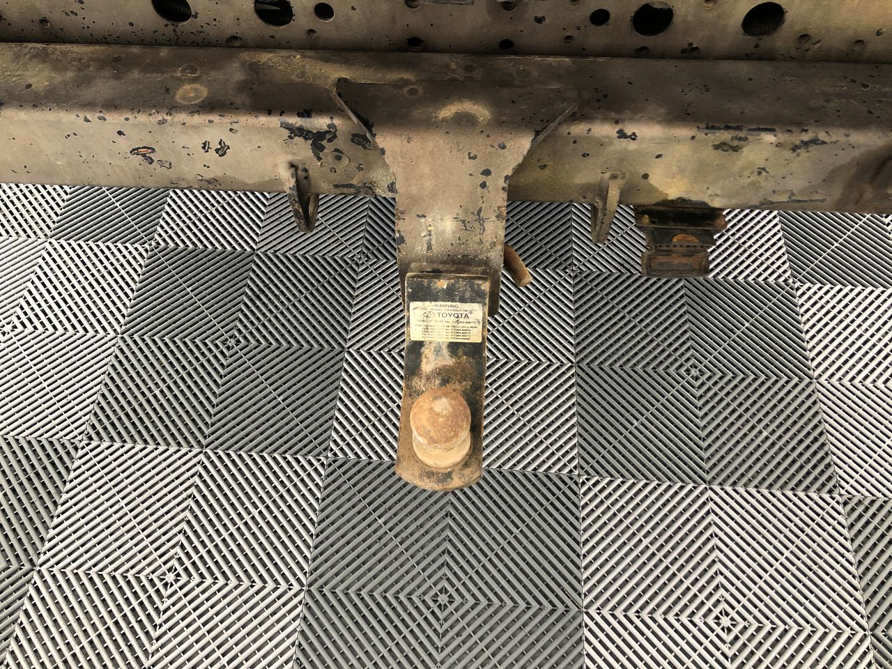 Replica Royal Ring - 16 Simulated Diamonds - US Size 6