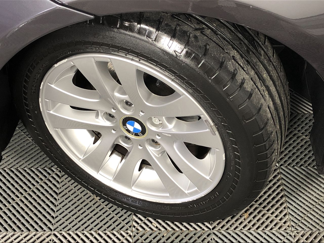 <p>2006 Kara Kar Trailers XL Straight Tandem Horse Trailer</p>