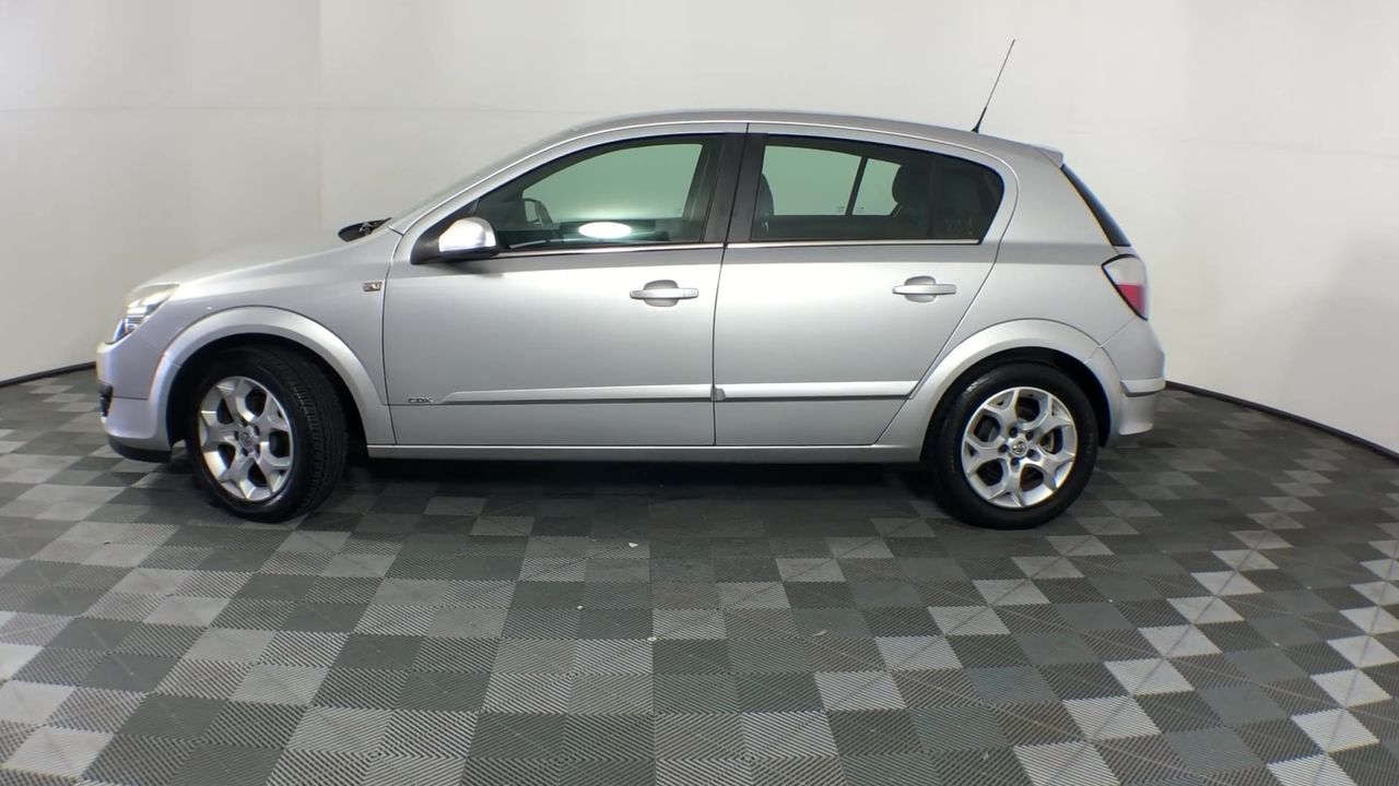 Men's Quartz Watch, Skeleton Design & Mechanical Style, Gold/Black