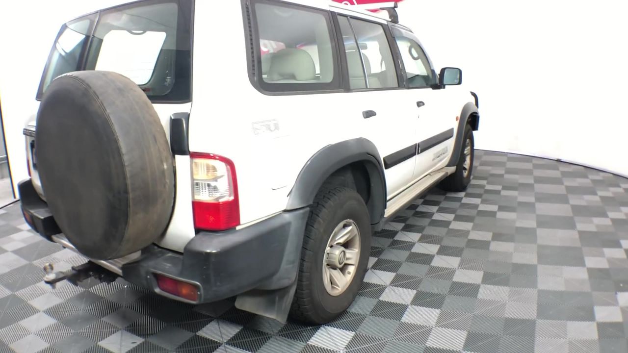 <p>1990 Isuzu FTR800 4 x 2 Cherry Picker Truck</p>