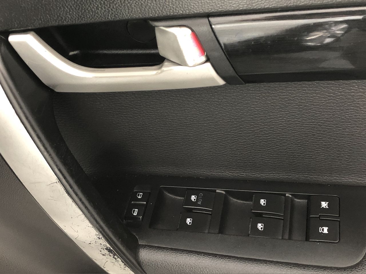 The Hero Preservative Free Pinot Noir (6x 750mL)