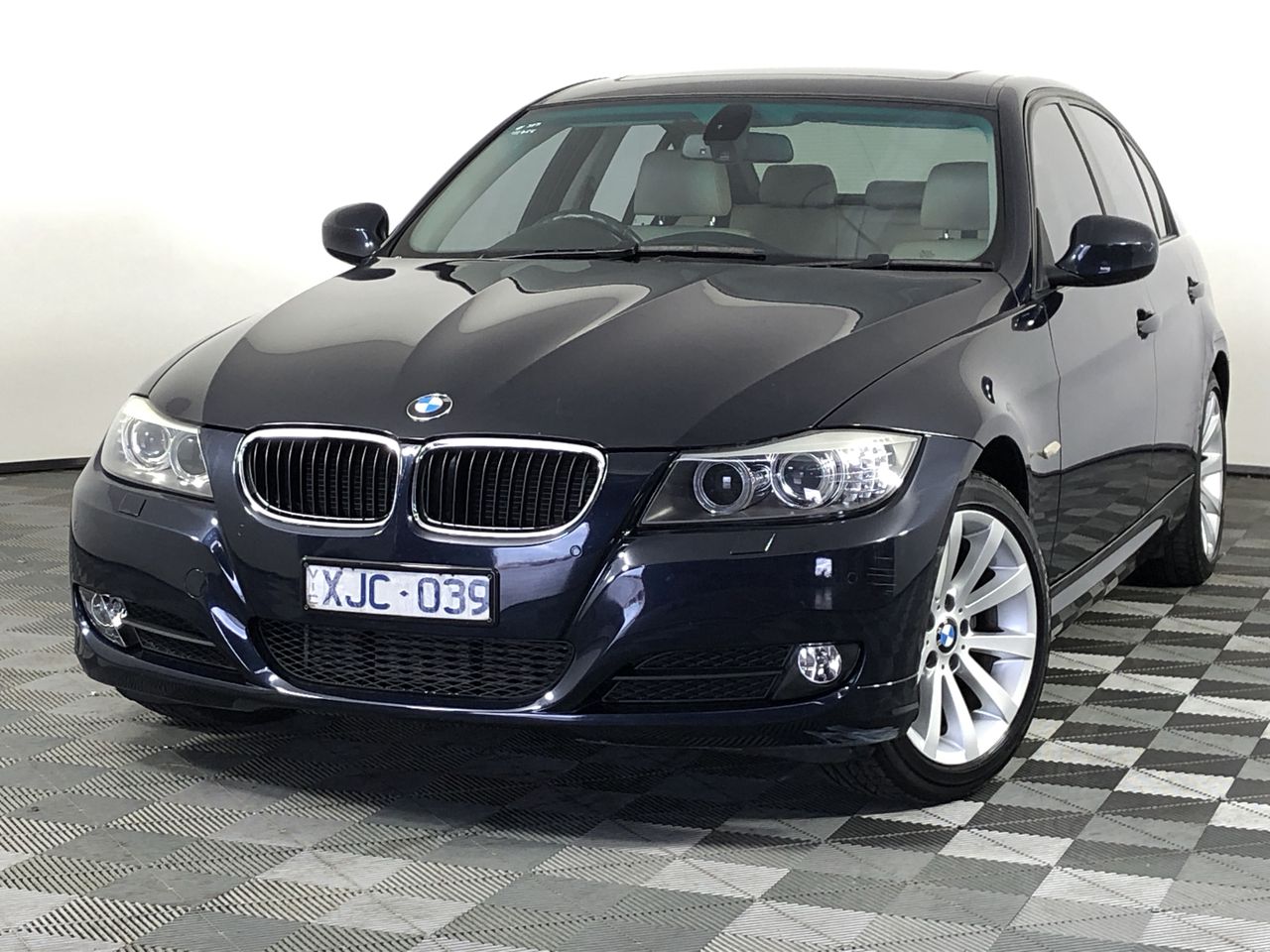 4 x Asstd World Military and Service medals & badges